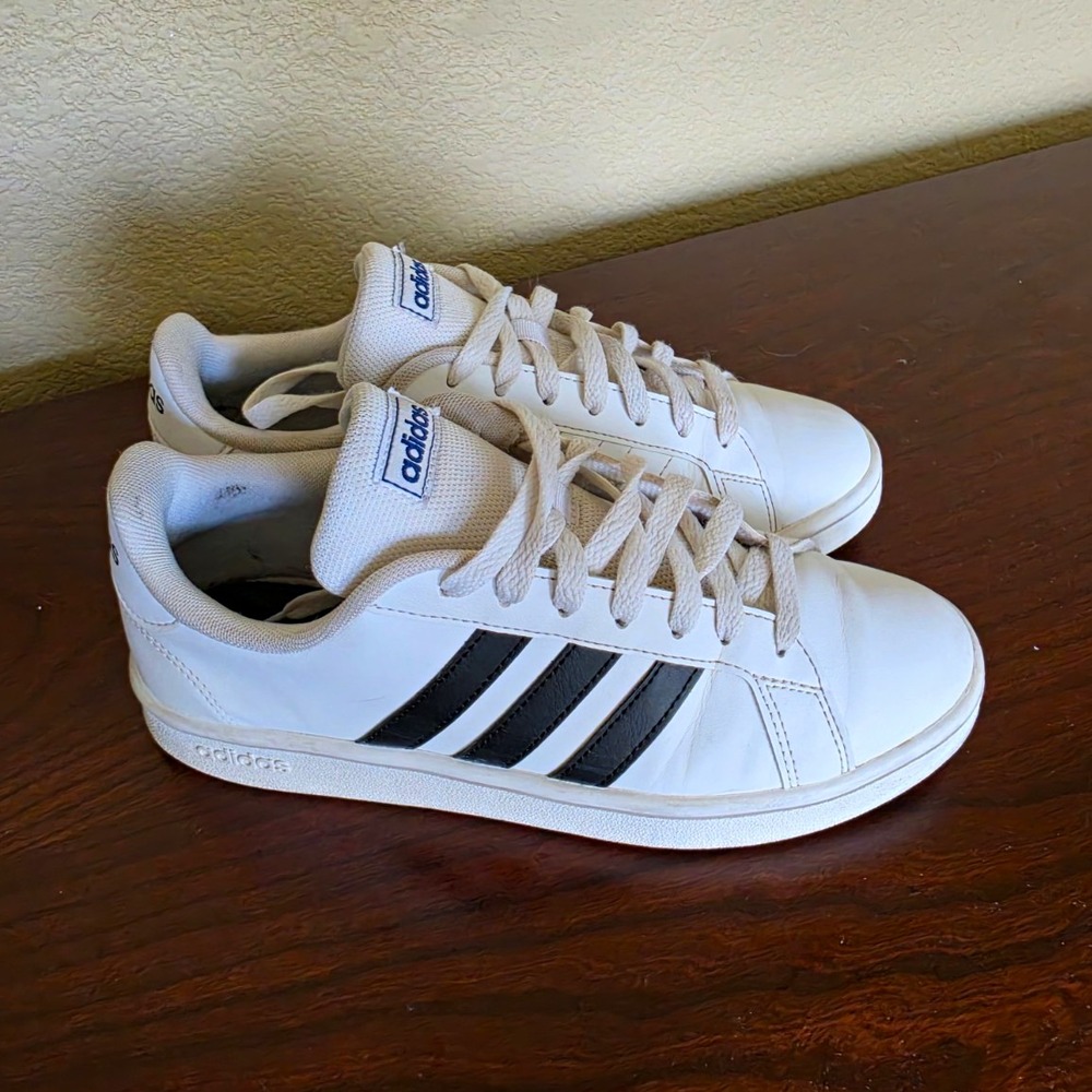 adidas Grand Court Base Men's Low Top Lace Up Leather White/Black 3 stripe 6.5
